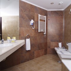 Отель Sandos Monaco Beach Hotel & Spa - Только для взрослых - Все включено Испания, Бенидорм - отзывы, цены и фото номеров - забронировать отель Sandos Monaco Beach Hotel & Spa - Только для взрослых - Все включено онлайн ванная фото 2