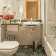 Отель Eurostars Atlántico Hotel Испания, Ла-Корунья - отзывы, цены и фото номеров - забронировать отель Eurostars Atlántico Hotel онлайн ванная