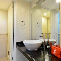 Отель ZEN Rooms Cilandak ванная
