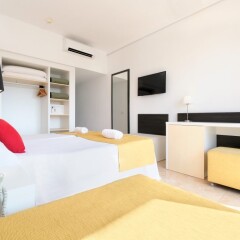 Azuline Hotel Bergantin сейф в номере