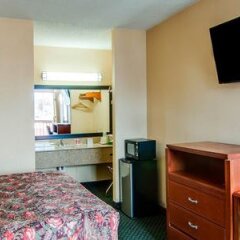Econo Lodge Civic Center in Roanoke, United States of America from 143$, photos, reviews - zenhotels.com room amenities