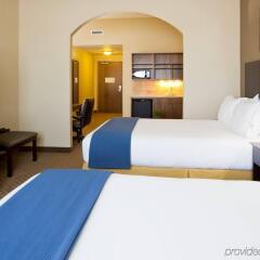 Holiday Inn Express Hotel and Suites Mankato East комната для гостей фото 4