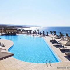 DoubleTree by Hilton Hotel Aqaba бассейн