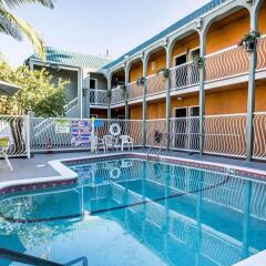 Отель Rodeway Inn Hollywood США, Лос-Анджелес - 1 отзыв об отеле, цены и фото номеров - забронировать отель Rodeway Inn Hollywood онлайн бассейн