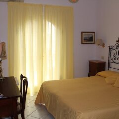 Villa Mora Hotel Джардини Наксос сейф в номере