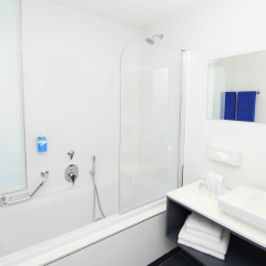 Отель db Seabank Resort and Spa ванная