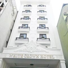 White Crown Hotel парковка