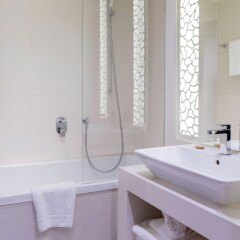 Отель N’vY Manotel Швейцария, Женева - 1 отзыв об отеле, цены и фото номеров - забронировать отель N’vY Manotel онлайн ванная