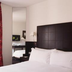 Plaza Tour Eiffel Hotel сейф в номере
