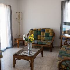 Отель EasyStay 02 - Three Bedroom Villa Протарас комната для гостей