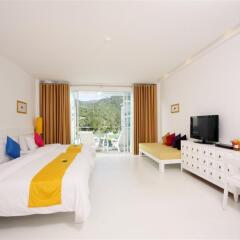 Отель The Old Phuket - Karon Beach Resort 4* Улучшенный номер с различными типами кроватей фото 4
