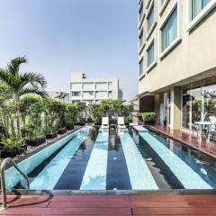 Отель Novotel Bangkok Silom Road бассейн фото 2