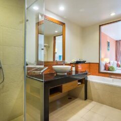 Отель Ravindra Beach Resort And Spa Таиланд, На Чом Тхиан - 6 отзывов об отеле, цены и фото номеров - забронировать отель Ravindra Beach Resort And Spa онлайн ванная фото 2