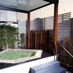 Отель The Wind Sukhumvit 23 Бангкок бассейн