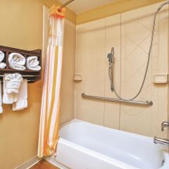 Отель La Quinta Inn & Suites Columbus West - Hilliard ванная фото 2