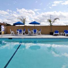 Отель BEST WESTERN PLUS Brookside Inn бассейн