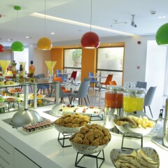 Ramada Hotel & Suites by Wyndham JBR Дубай питание