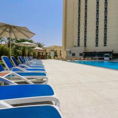Bin Majid Acacia Hotel and Apartments бассейн