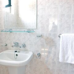 Отель Family Hotel Flora Болгария, Несебр - отзывы, цены и фото номеров - забронировать отель Family Hotel Flora онлайн ванная