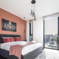 Отель Luxurious Getaway Right Across City Walk Mall Дубай фото 7