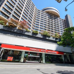Отель Pinnacle Hotel Harbourfront Канада, Ванкувер - отзывы, цены и фото номеров - забронировать отель Pinnacle Hotel Harbourfront онлайн вид на фасад