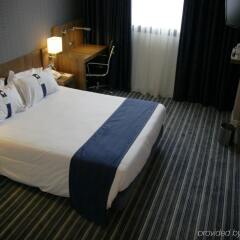 Отель Holiday Inn Express Bilbao Испания, Дерио - отзывы, цены и фото номеров - забронировать отель Holiday Inn Express Bilbao онлайн комната для гостей