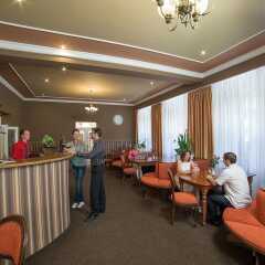 Отель Dr. Adler Spa & Kurhotel Чехия, Франтишкови-Лазне - отзывы, цены и фото номеров - забронировать отель Dr. Adler Spa & Kurhotel онлайн гостиничный бар