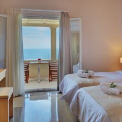 Апартаменты Krouzeri Beach Apartments комната для гостей фото 2