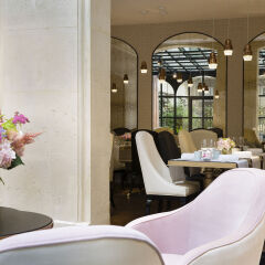 Отель Le Narcisse Blanc & Spa Париж гостиничный бар