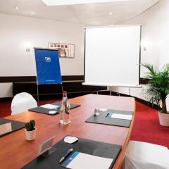 NH Geneva Airport Hotel развлечения