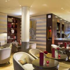 Radisson Blu Hotel Champs Elysées, Paris гостиничный бар