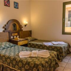 Отель Maxwell Holiday Club - Adults Only комната для гостей фото 4
