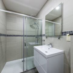 Отель Urban Suites Brussels Schuman Бельгия, Брюссель - отзывы, цены и фото номеров - забронировать отель Urban Suites Brussels Schuman онлайн ванная фото 2