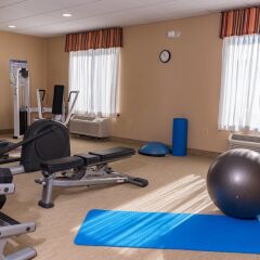 Отель Holiday Inn Express Newington фитнесс-зал фото 4