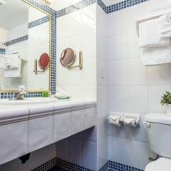 Отель Le Nouvel Hotel & Spa Канада, Монреаль - 1 отзыв об отеле, цены и фото номеров - забронировать отель Le Nouvel Hotel & Spa онлайн ванная
