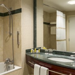 Отель Brussels Marriott Hotel Grand Place Бельгия, Брюссель - 2 отзыва об отеле, цены и фото номеров - забронировать отель Brussels Marriott Hotel Grand Place онлайн ванная фото 2