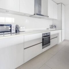 Отель Luxurious Getaway Right Across City Walk Mall Дубай фото 11