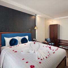 Holiday Emerald Hotel сейф в номере
