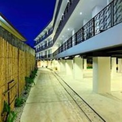 Отель Surintra Boutique Resort Пхукет парковка
