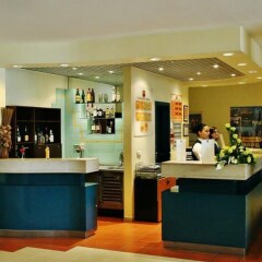 Отель Comfort Inn Fafe Guimaraes Португалия, Фафе - отзывы, цены и фото номеров - забронировать отель Comfort Inn Fafe Guimaraes онлайн гостиничный бар