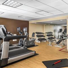 Отель Sheraton Toronto Airport Hotel & Conference Centre Канада, Торонто - отзывы, цены и фото номеров - забронировать отель Sheraton Toronto Airport Hotel & Conference Centre онлайн фитнесс-зал фото 2