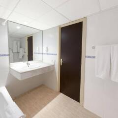 Отель Apartamentos Roc Portonova ванная фото 2