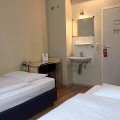 Enjoy Hostel Berlin City West Берлин комната для гостей