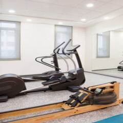 Отель Aparthotel Adagio access München City Olympiapark Германия, Мюнхен - 4 отзыва об отеле, цены и фото номеров - забронировать отель Aparthotel Adagio access München City Olympiapark онлайн фитнесс-зал фото 2