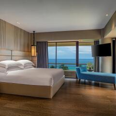 Отель Hilton Phuket Arcadia Resort and Spa комната для гостей