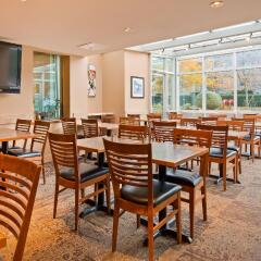 Отель Best Western PLUS Inner Harbour Hotel Канада, Виктория - отзывы, цены и фото номеров - забронировать отель Best Western PLUS Inner Harbour Hotel онлайн питание