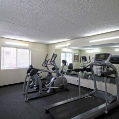 Отель Chicago Club Inn & Suites фитнесс-зал