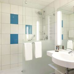 Отель Novotel Kraków City West ванная