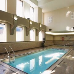 Отель Travelodge Calgary Macleod Trail Канада, Калгари - отзывы, цены и фото номеров - забронировать отель Travelodge Calgary Macleod Trail онлайн с домашними животными