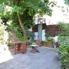 Отель Beautiful, Bright 1-bedroom Home With Garden